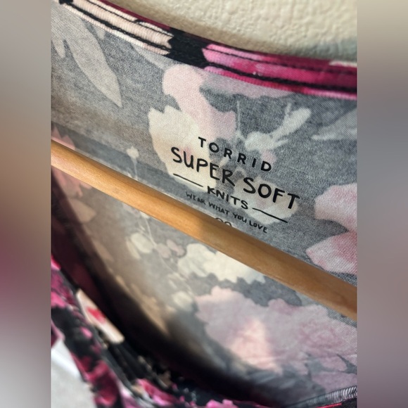 TORRID Spring Floral Black + Pink Dress V Neck and Quarter Sleeves M/L 10 00 NWT - Picture 14 of 14